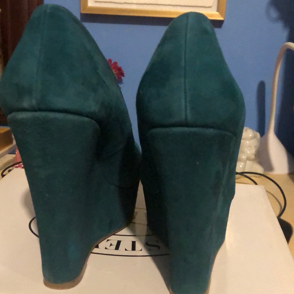 Shoes - Picture 2 of 5